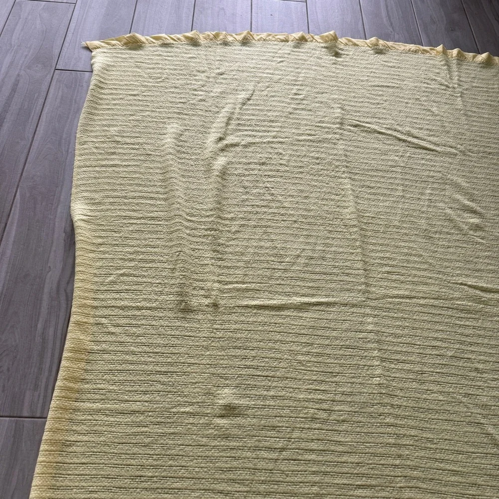 Waffle Knit Baby Blanket Size Twin Yellow Woven Satin Trim Vintage 84